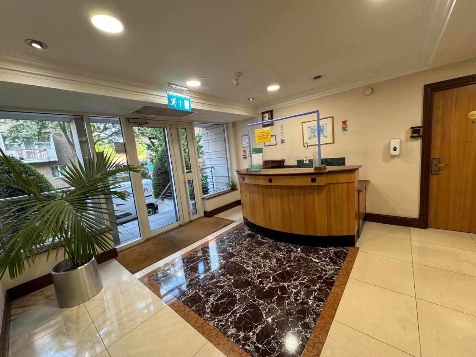 1 Bedroom With Security 24 *