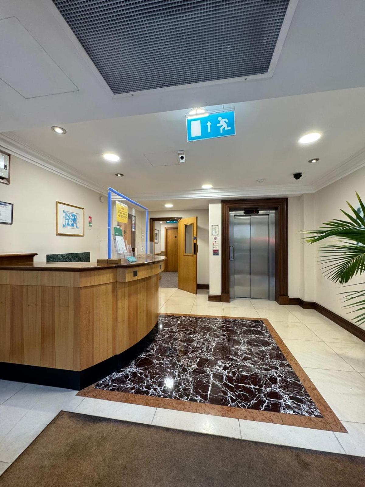 1 Bedroom With Security 24 *