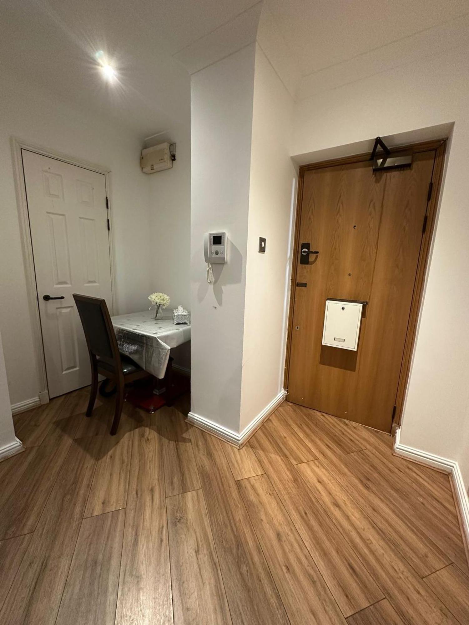 1 Bedroom With Security 24 Apartment London