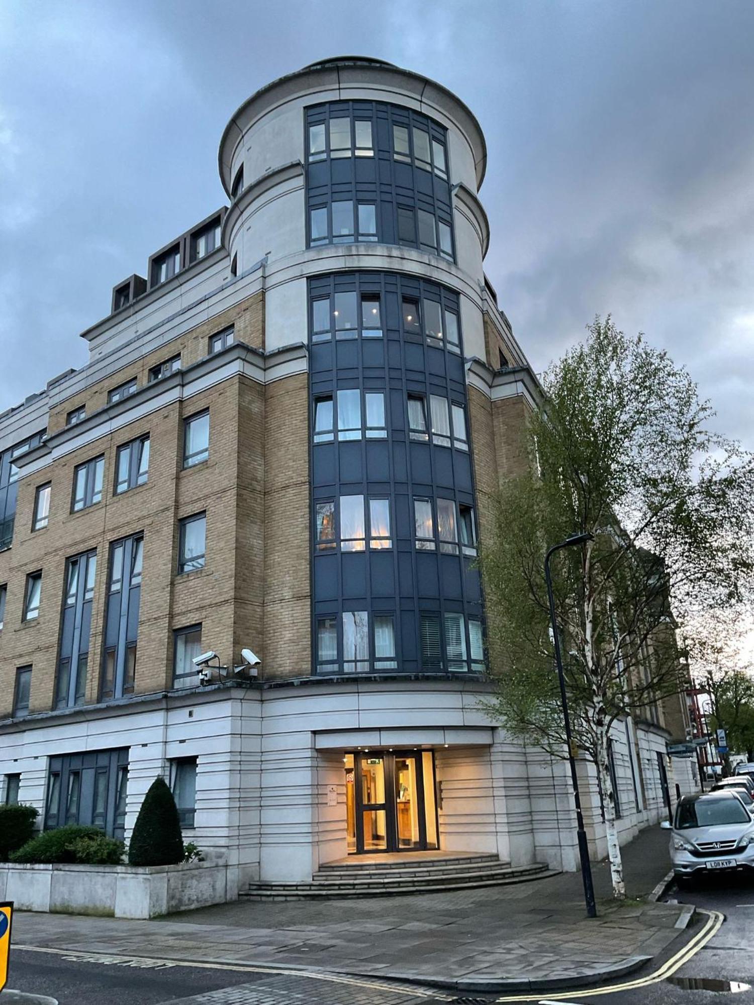 Apartment 1 Bedroom With Security 24 *