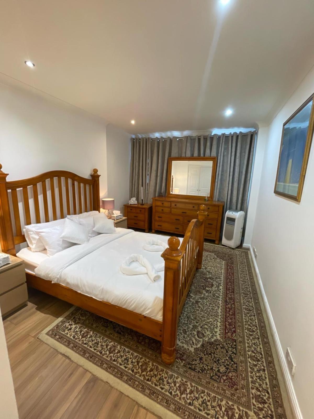 Apartment 1 Bedroom With Security 24 *